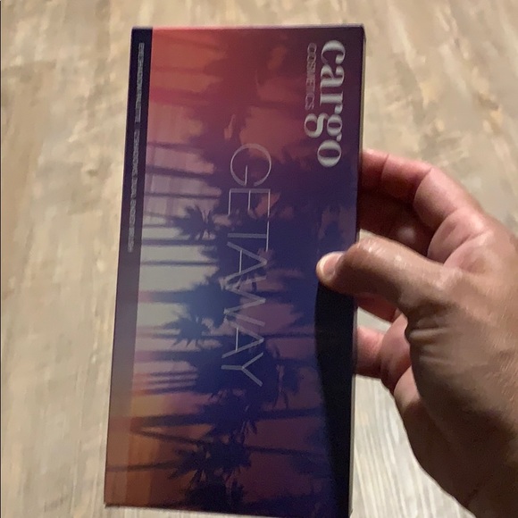New Cargo Cosmetics Getaway eye shadow palette - Picture 6 of 6